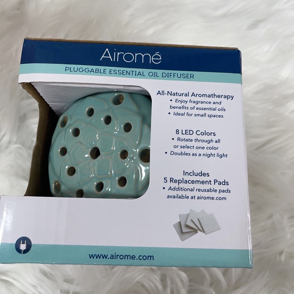 Airome Pluggable Essential Oil Diffuser - Picture 2 of 5